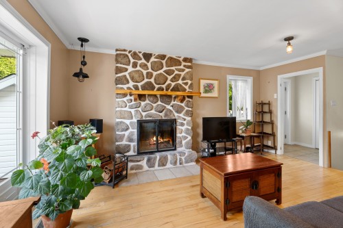 Salon - 1470 7E Rang, Val-David, QC 
