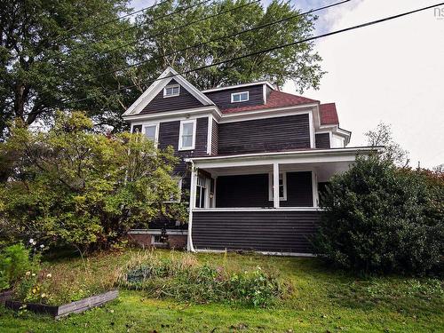 61 Victoria Street W, Amherst, NS 