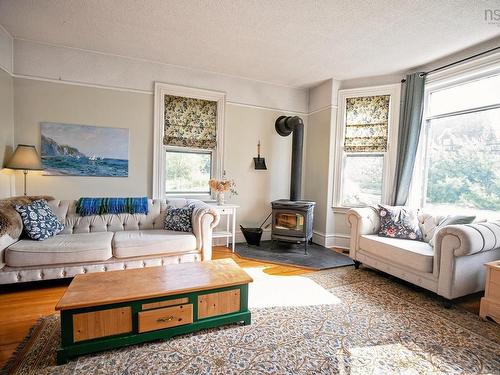 61 Victoria Street W, Amherst, NS 