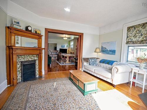 61 Victoria Street W, Amherst, NS 