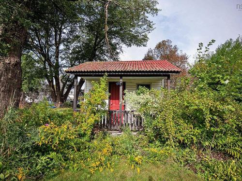 61 Victoria Street W, Amherst, NS 