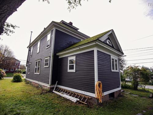61 Victoria Street W, Amherst, NS 