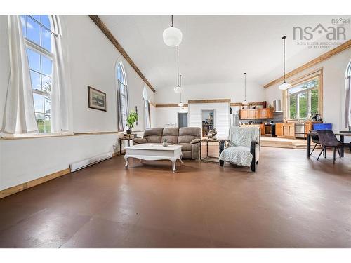10563 Highway 2, Springhill, NS 
