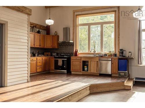 10563 Highway 2, Springhill, NS 