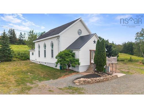 10563 Highway 2, Springhill, NS 