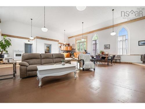 10563 Highway 2, Springhill, NS 