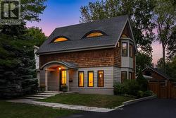 423 SMITH AVENUE  Burlington, ON L7R 2T9