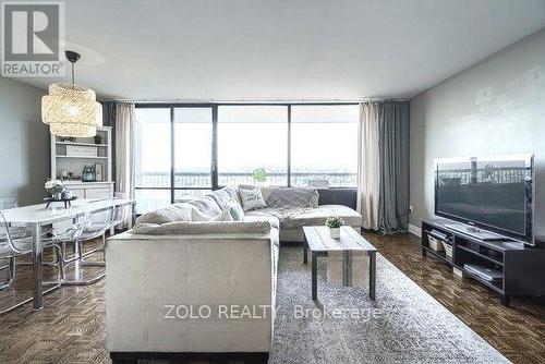 2402 - 135 ANTIBES DRIVE , Toronto, Ontario M2R 2Z1 2