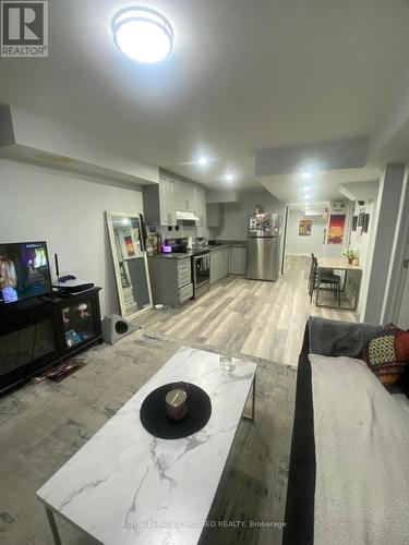 33 TRURO CIRCLE , Brampton, Ontario L7A 0C4 3