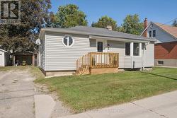584 WOLFE STREET Peterborough (Town Ward 3), ON K9J 2L8