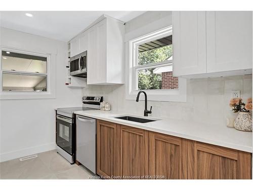 994 Isabelle, Windsor, ON 