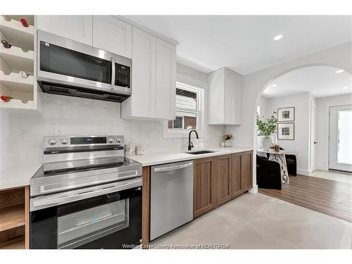 994 Isabelle, Windsor, ON 