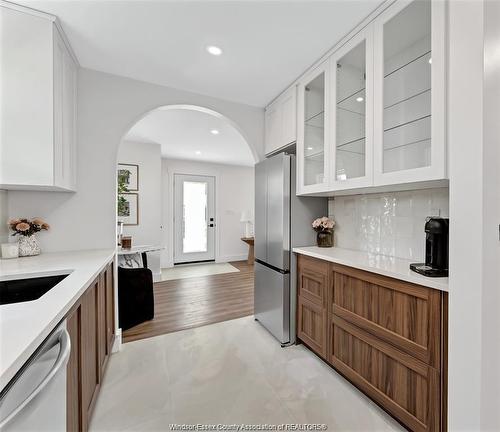 994 Isabelle, Windsor, ON 