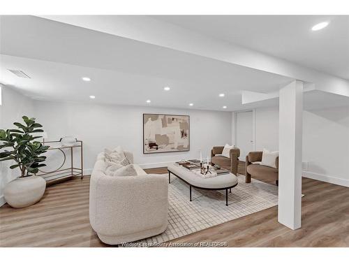 994 Isabelle, Windsor, ON 