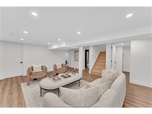 994 Isabelle, Windsor, ON 