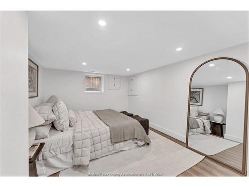 994 Isabelle, Windsor, ON 