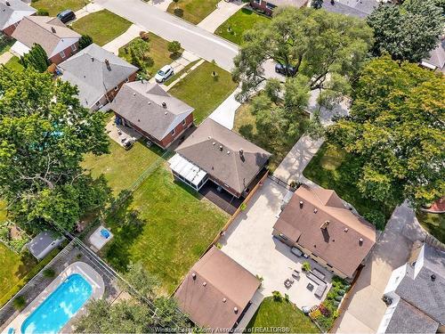 994 Isabelle, Windsor, ON 