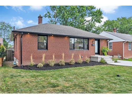 994 Isabelle, Windsor, ON 