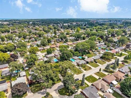 994 Isabelle, Windsor, ON 