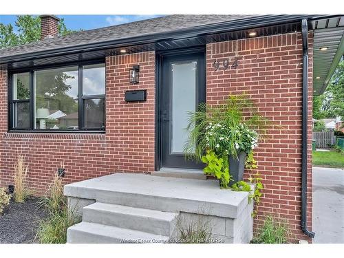 994 Isabelle, Windsor, ON 