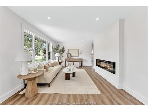994 Isabelle, Windsor, ON 