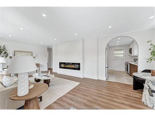 994 Isabelle, Windsor, ON 