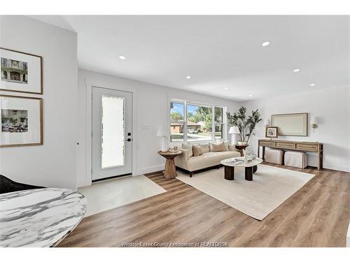 994 Isabelle, Windsor, ON 