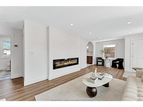 994 Isabelle, Windsor, ON 