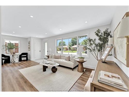 994 Isabelle, Windsor, ON 