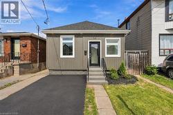 19 VANSITMART Avenue Hamilton, ON L8H 3A2