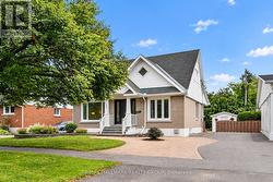 2544 SEVERN AVENUE Ottawa, ON K2B 7V7