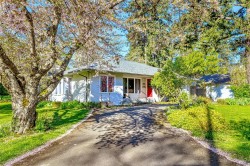 886 Cunningham Rd Esquimalt, BC V9A 4M6