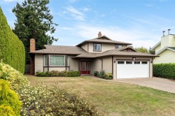 2056 Skyline Cres Central Saanich, BC V8M 1M6