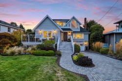 1244 Beach Dr Oak Bay, BC V8S 2N3