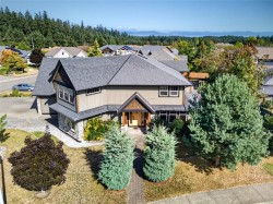 1321 Clear View Pl Comox, BC V9M 3R3
