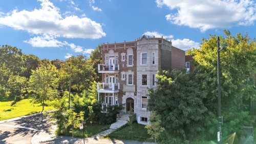 1-2453 Rue Sherbrooke E.  Montréal (Le Plateau-Mont-Royal), QC H2K 1E8