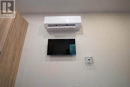 LANEWAY APARTMENT - 23 ROSS STREET , Toronto, Ontario M5T 1Z8 4