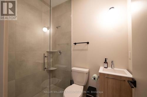 LANEWAY APARTMENT - 23 ROSS STREET , Toronto, Ontario M5T 1Z8 5