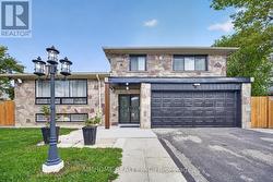 166 GUILDWOOD PARKWAY Toronto, ON M1E 1P4