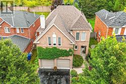 84 LORAVIEW LANE Aurora, ON L4G 6N5