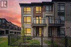 274 CARNWITH DRIVE E Whitby, ON L1M 0M3