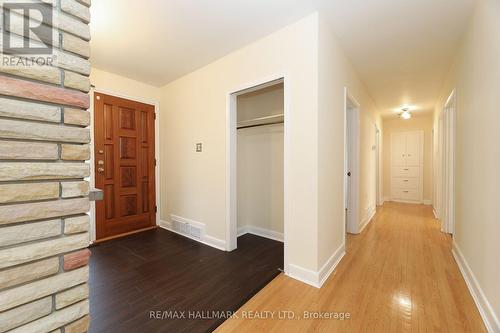 41 COMMONS DRIVE , Toronto, Ontario M1T 1E3 2