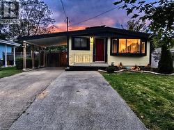 134 DESCHENE Avenue Hamilton, ON L9A 3K1