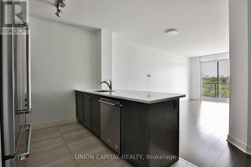 310 - 825 CHURCH STREET , Toronto, Ontario M4W 3Z4 2