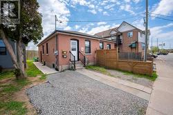 UPPER - 233 PELHAM ROAD  St. Catharines (Western Hill), ON L2S 1W8