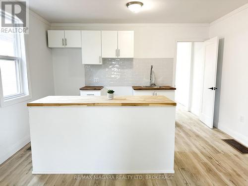 UPPER - 233 PELHAM ROAD , St. Catharines (Western Hill), Ontario L2S 1W8 3