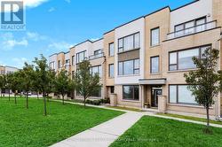 5 - 211 SQUIRE CRESCENT Oakville, ON L6H 0L8