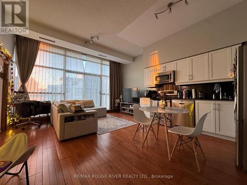 606 - 601 KINGSTON ROAD , Toronto, Ontario M4E 3Y2 5