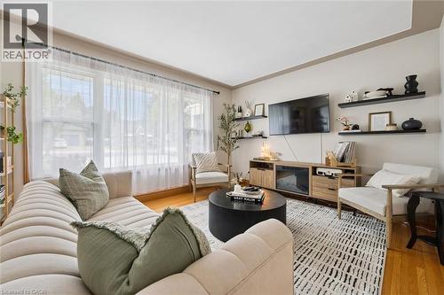 Living room - 135 Bridge Street W, Waterloo, ON 