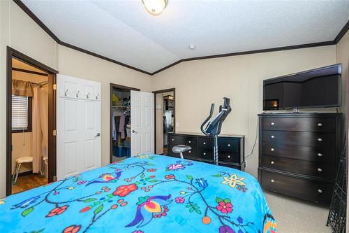 24 Silverdale Crescent, Winnipeg, MB 